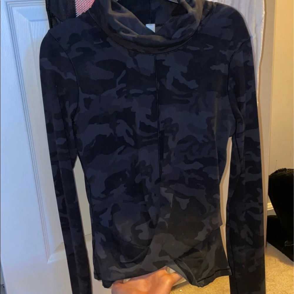 Lululemon top